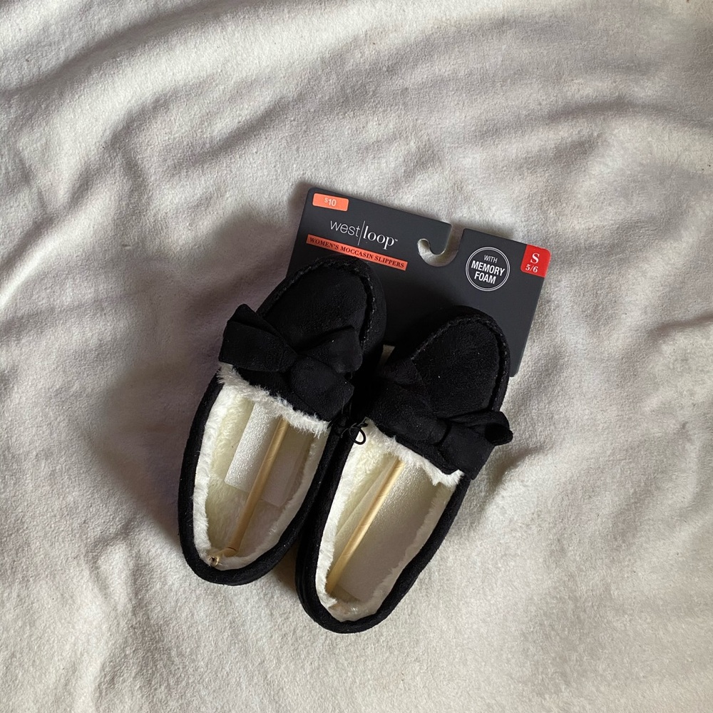 Moccasin slippers  5  black  West Loop